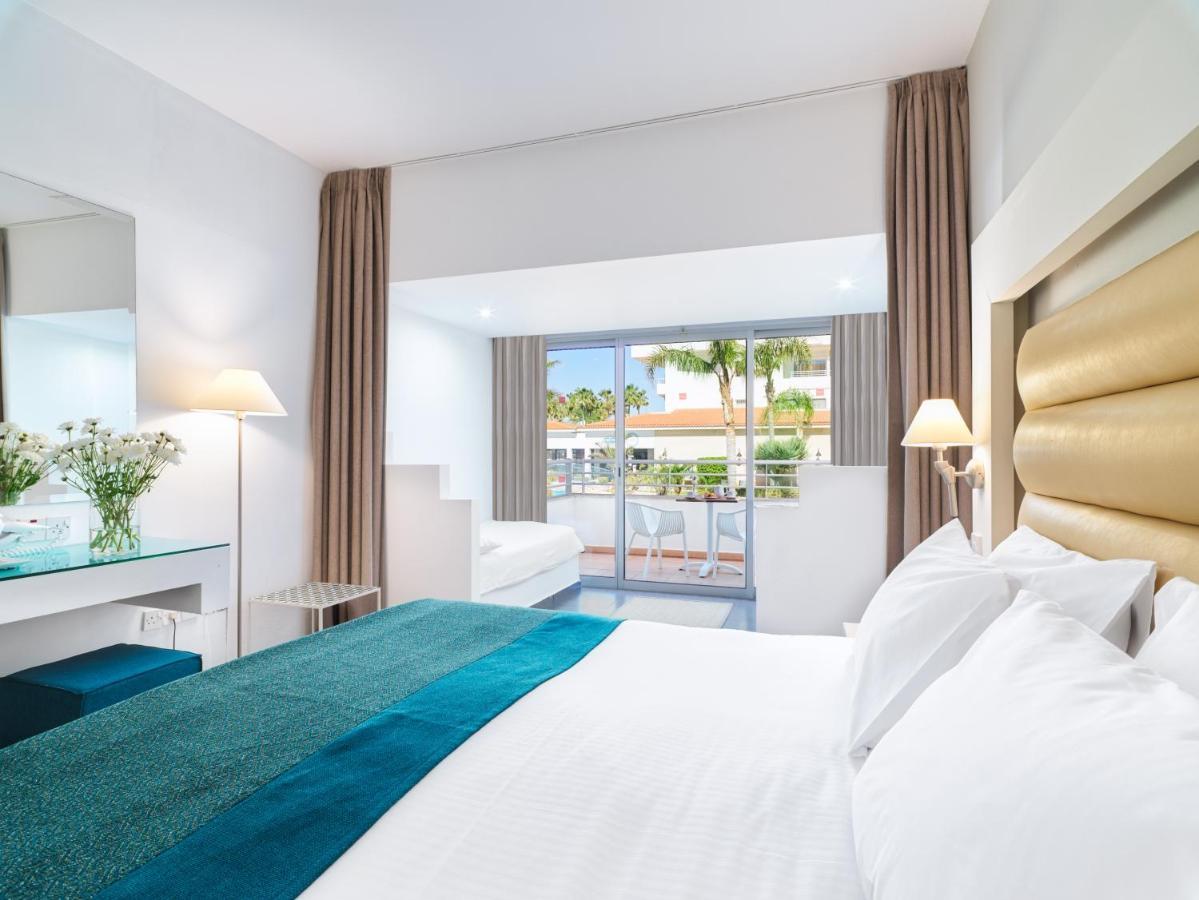 Leonardo Cypria Bay Hotel Geroskipou Стая снимка