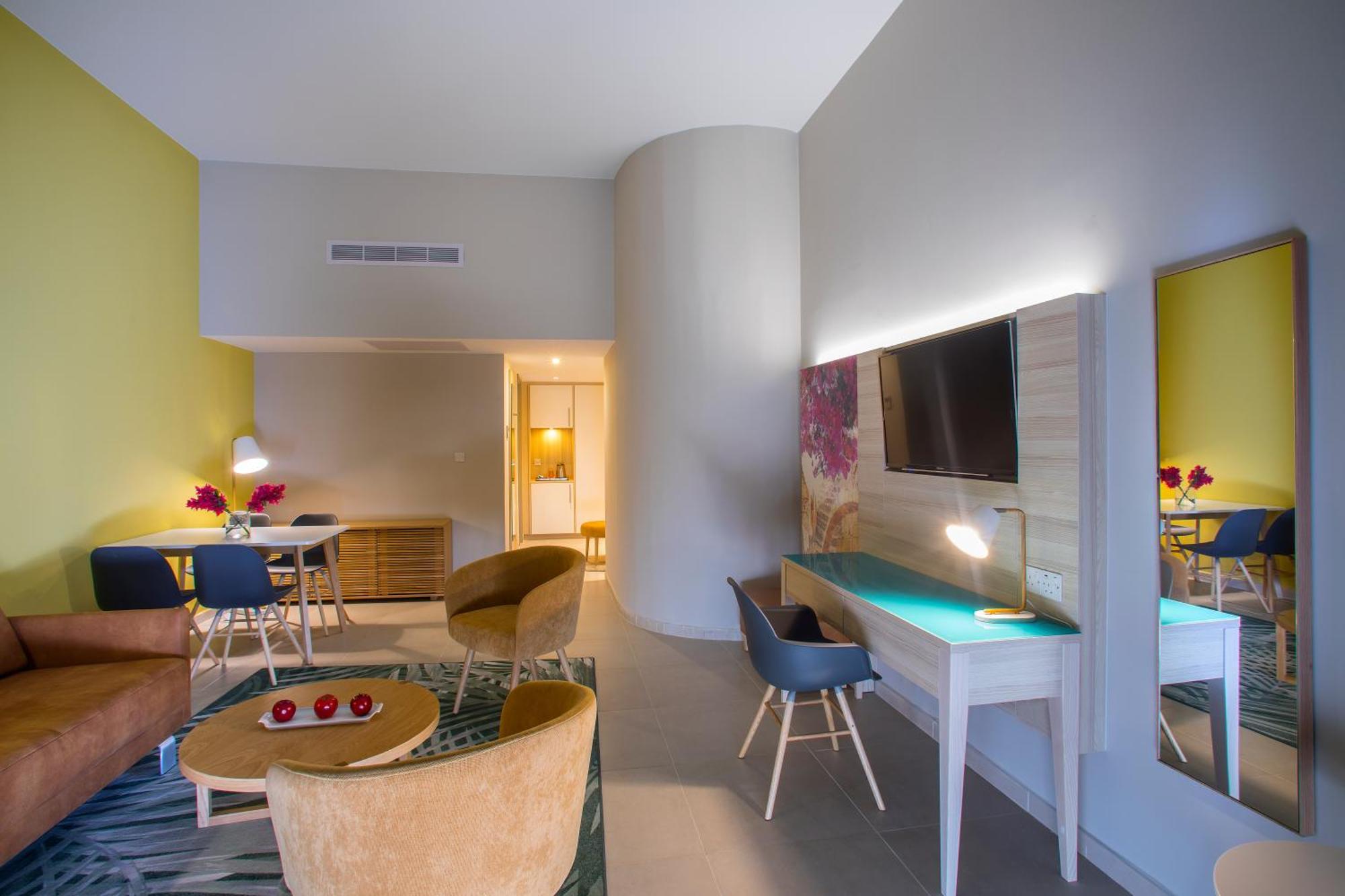 Leonardo Cypria Bay Hotel Geroskipou Стая снимка